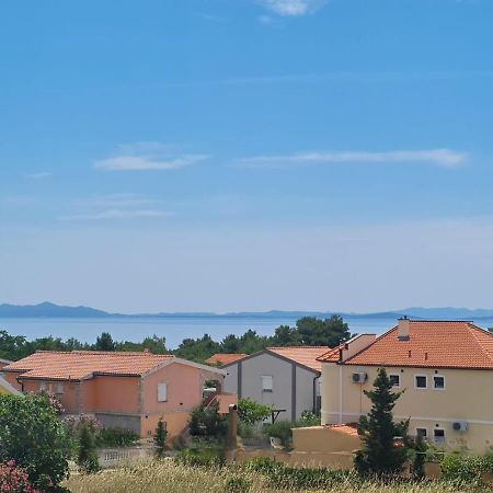 Villa Mena Vir Buitenkant foto